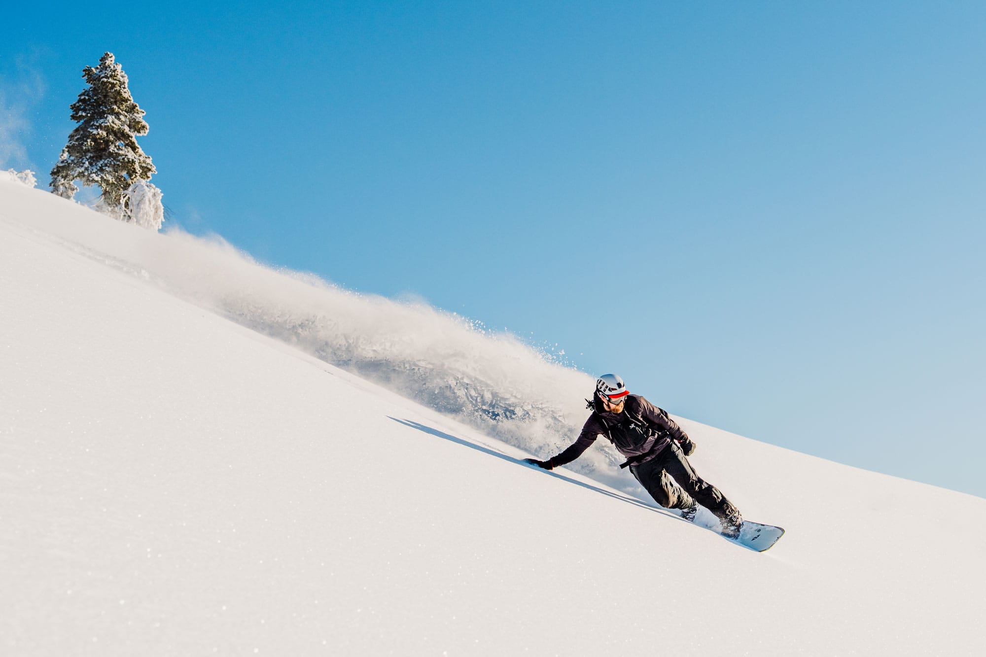 One snowboarding riding powder in Ylläs-Pallas National Park